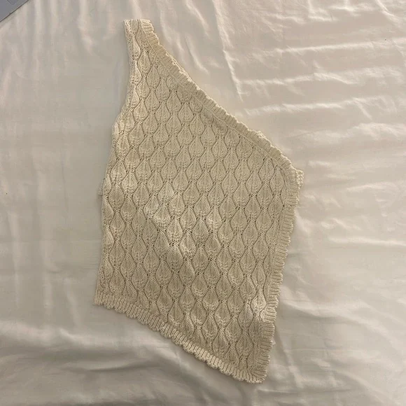 Asymmetrical backless crochet top - Picture 2 of 5